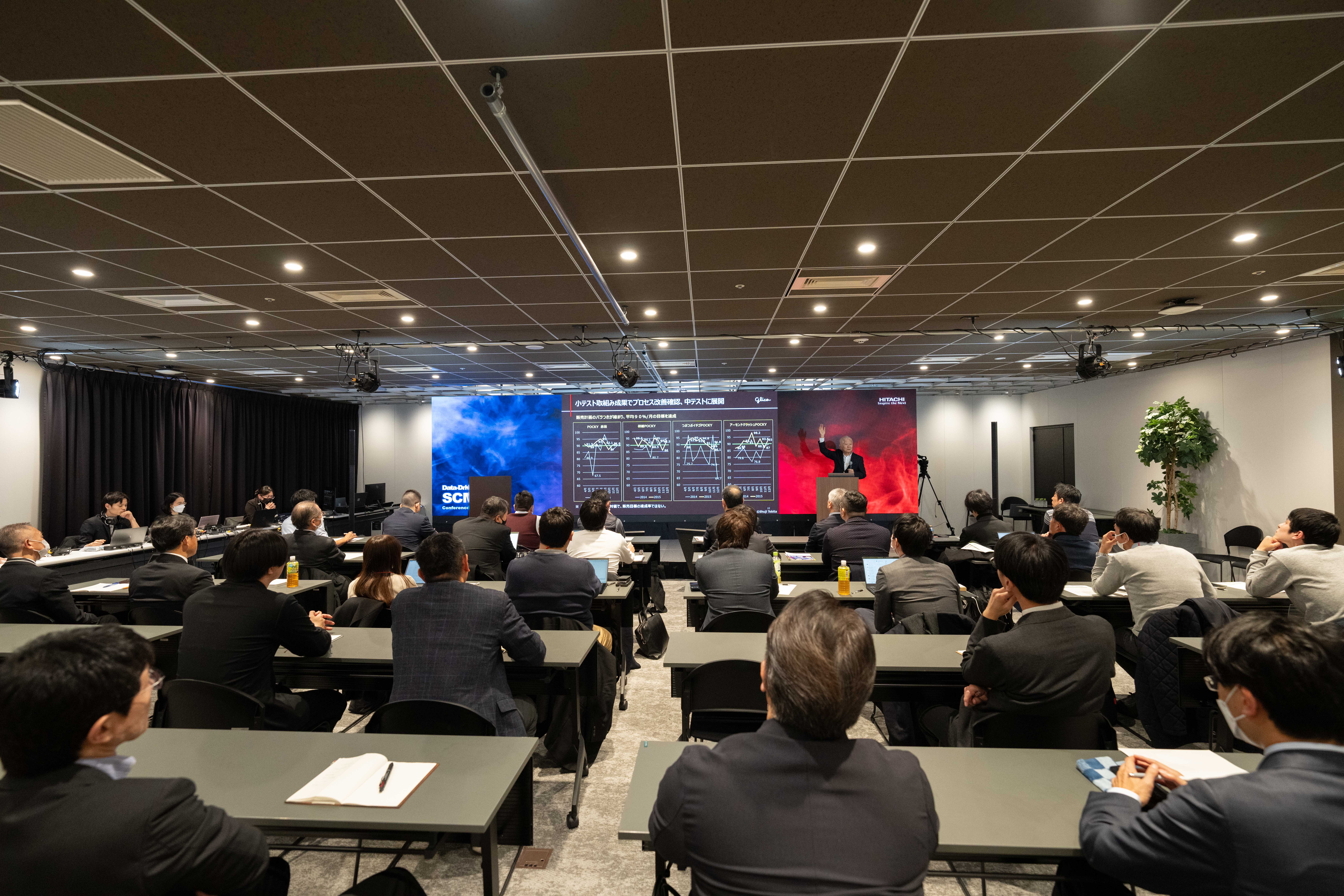 日立ソリューションズ東日本、ブイキューブのハイブリッド専用スタジオ