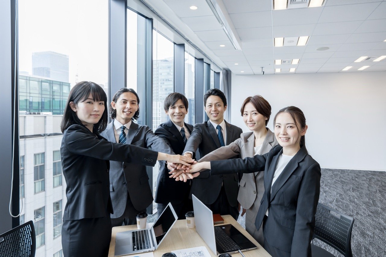 企業が新規事業コンテストに注力する理由である、社員のモチベーションや会社へのエンゲージメントが向上している様子