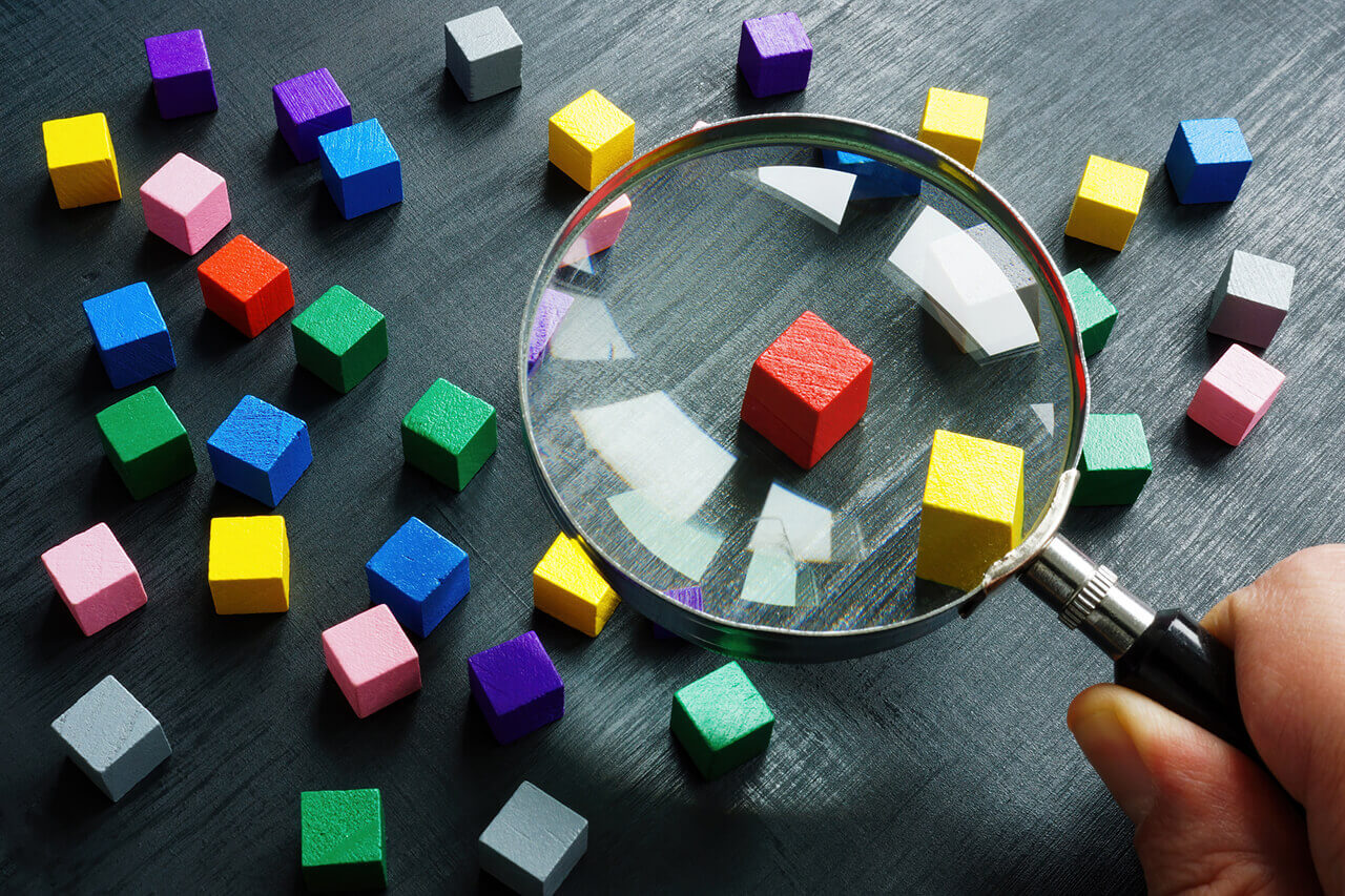 集客方法をターゲットに合わせて選定しているイメージ