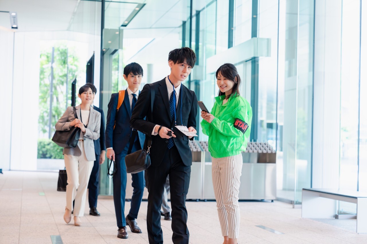 展示会営業代行サービスにおける3つのタイプ(人材派遣・コンパニオン特化型、営業プロフェッショナル型、総合プロデュース型)の特徴と対応範囲の比較マトリクス図
