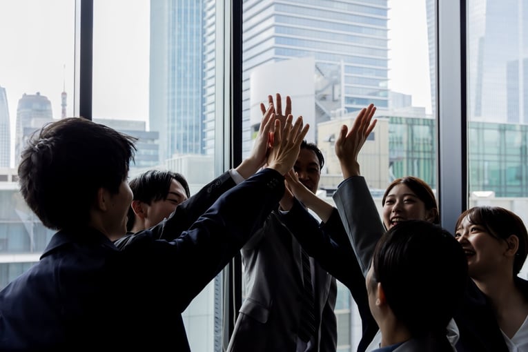 社員総会は、全社員が一つになり、会社の未来を共有するための極めて重要なコミュニケーションの場