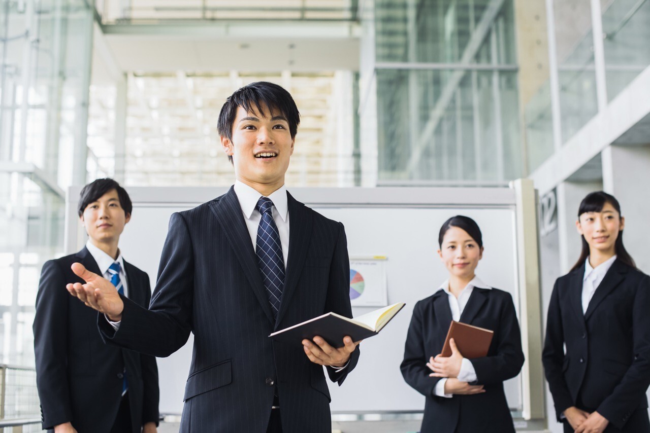 「情熱フェスタ」や面白法人カヤックの「推しプレゼン採用」など、独自性の高い採用イベントの成功事例8選をグリッド表示したイメージ。