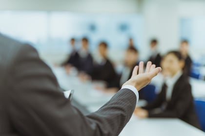 社内研修とは？目的や種類・テーマ、効果的に実施するポイントを解説