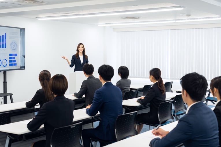 社内イベントの司会進行役に求められる役割とは