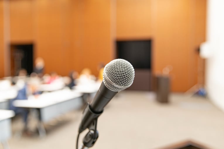 社内イベント司会の外部依頼について知っておきたいこと