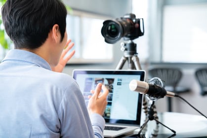 セミナー動画を自社で撮影する方法は？費用相場や必要機材・失敗しないコツを解説