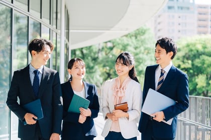 チームビルディングとは？組織力を最大化する5つの段階とおすすめゲーム・具体例を徹底解説