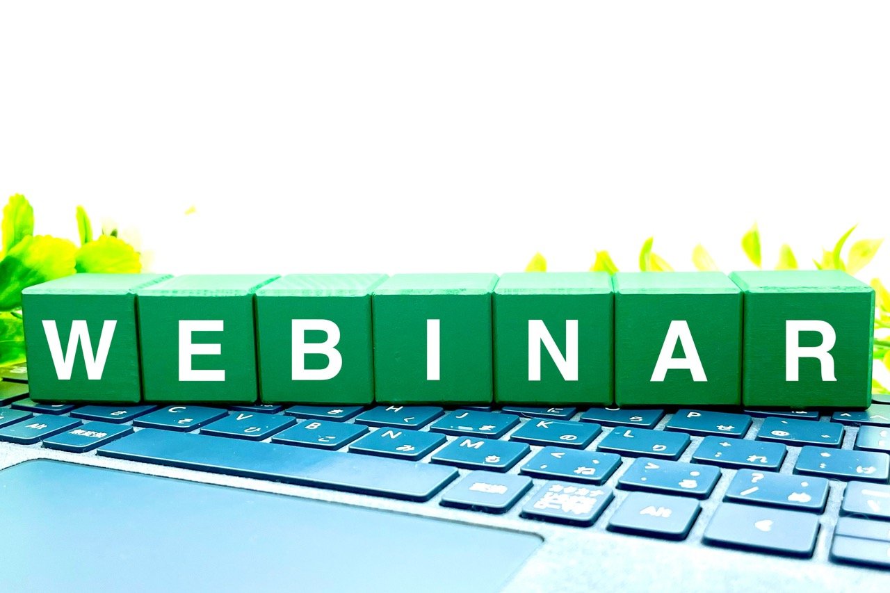 「ウェビナー」という言葉の定義と、普段業務で使用している「Web会議ツール」との決定的な違い