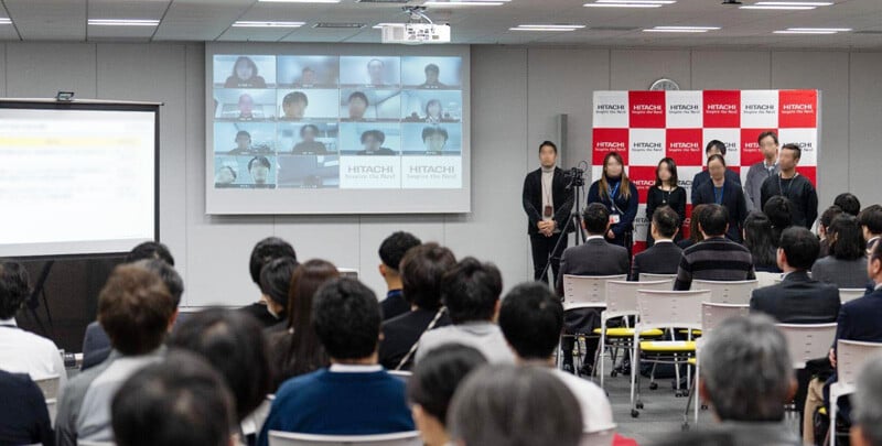 2024年度社内表彰式・納会はオンラインで数百人が参加するハイブリッド開催に