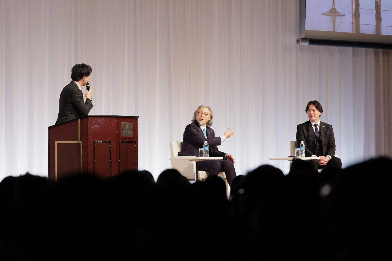 予定調和を排した「クロストーク」による人間味の訴求