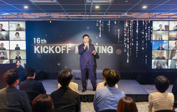 企業理念を共有する全社総会でのキックオフイベントの様子