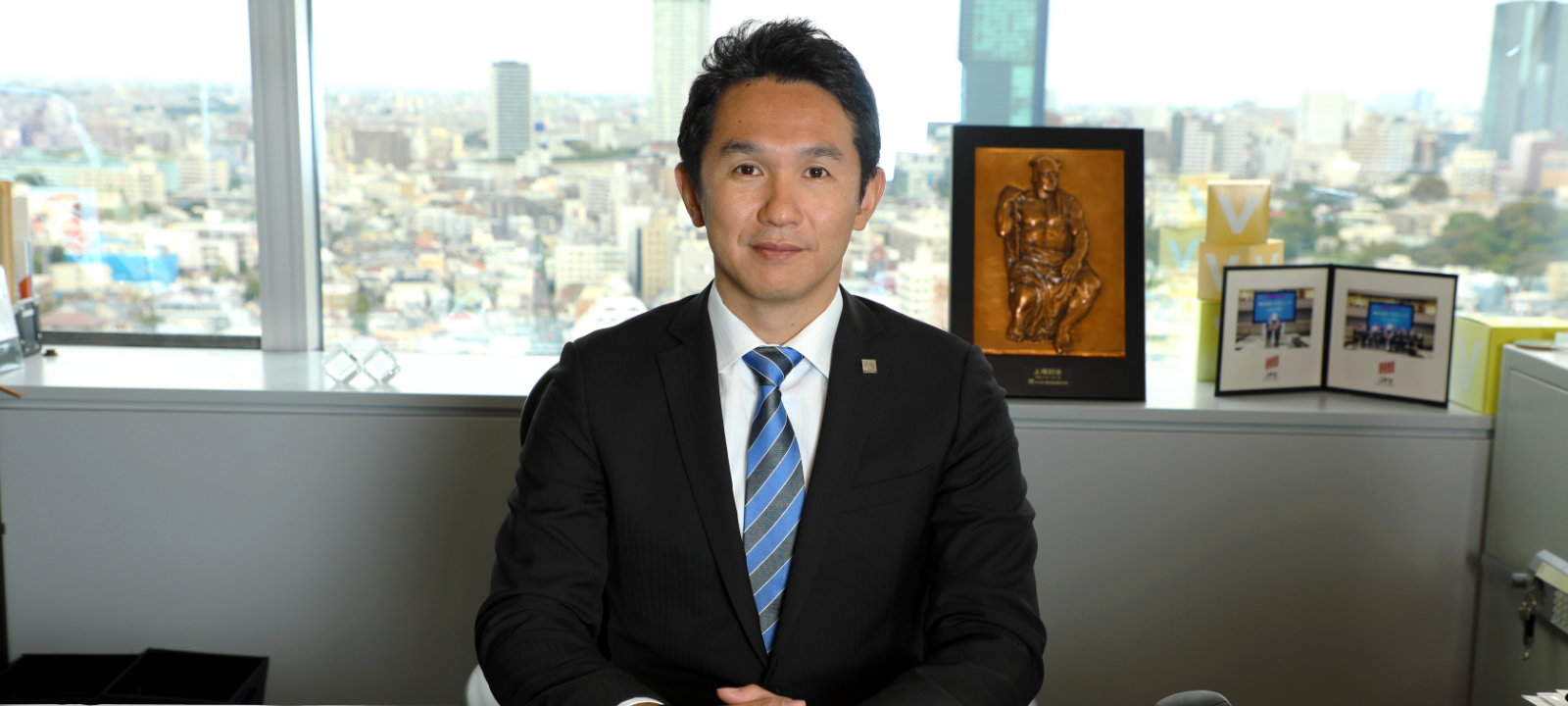 代表取締役社長 CEO 間下 直晃