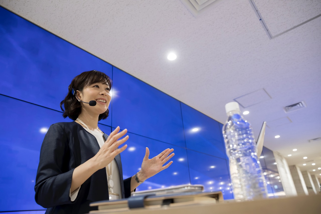 社内イベントにおける司会の台本や成功させるコツを紹介 | そのまま使える！　シーン別台本集つき