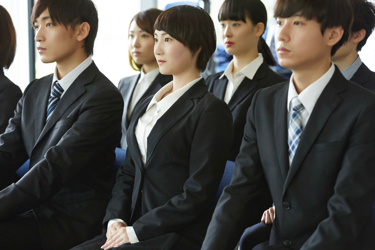 内定式で集まっている学生の様子