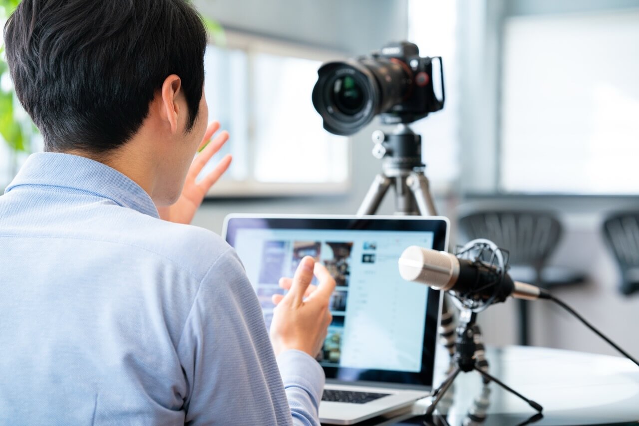 セミナー動画を自社で撮影する方法は？費用相場や必要機材・失敗しないコツを解説
