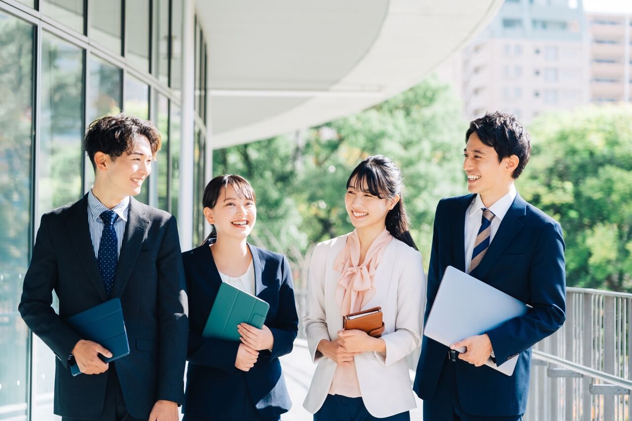 チームビルディングとは？組織力を最大化する5つの段階とおすすめゲーム・具体例を徹底解説