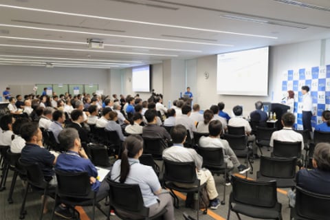 日立建機株式会社 様