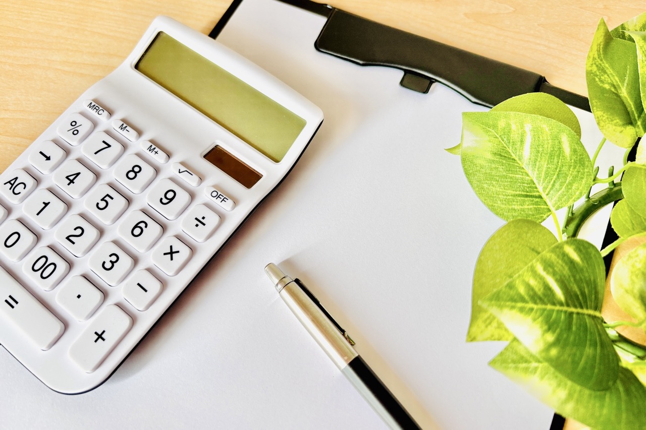 集中ブース導入にかかる初期費用と維持費のシミュレーションのイメージ