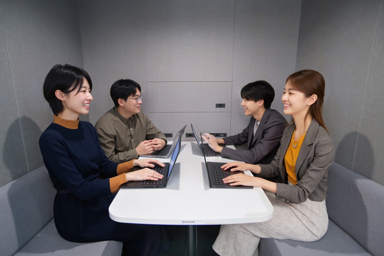 オフィスの一角に設置された、周囲の視線を遮り業務に集中できる個室型のワークブースの利用イメージ